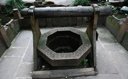 古人如何消暑 猛男吊带性感装别具一格,老祖宗这下真的赢麻了