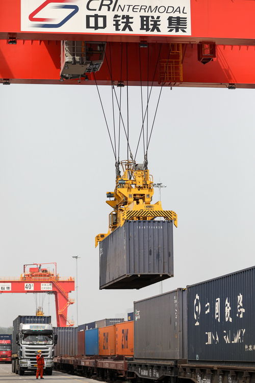首趟中老铁路 郑州 万象 国际货运列车按图运行